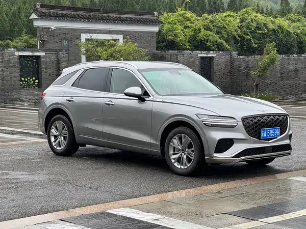 Genesis GV70 2025