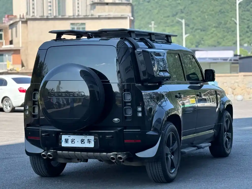 Land Rover Defender 2023 — фото 18