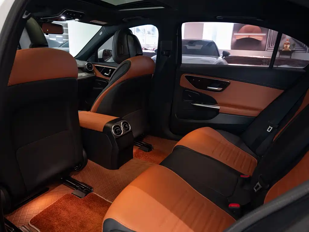 Mercedes-Benz C-Class 2023 — фото 13