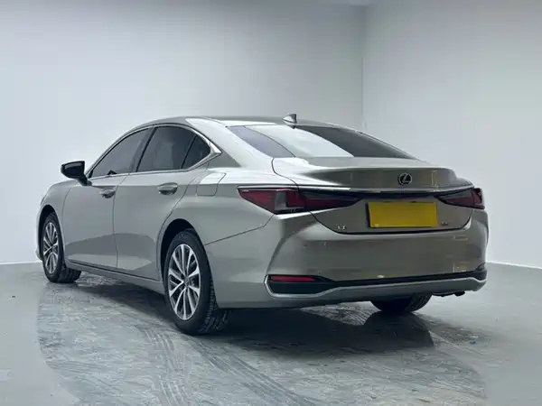 Lexus ES 2024
