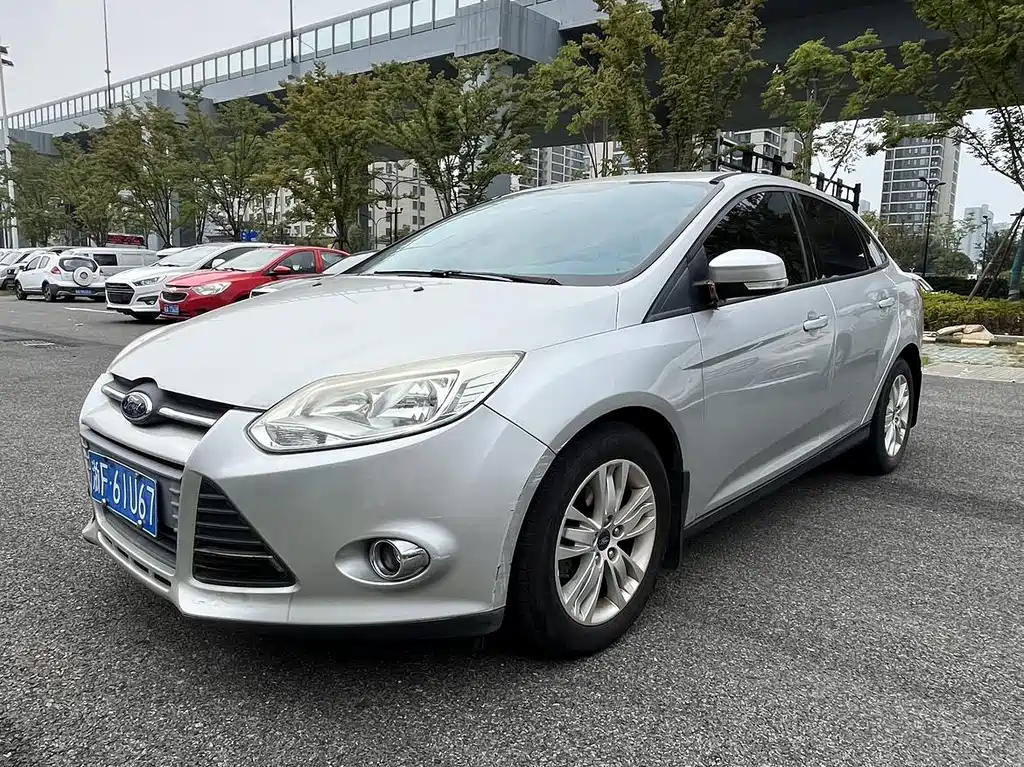 Ford Focus 2013 — фото 1