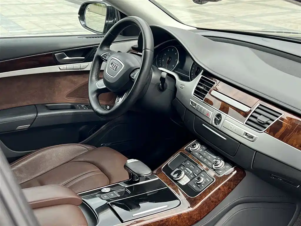 Audi A8 2014 — фото 11