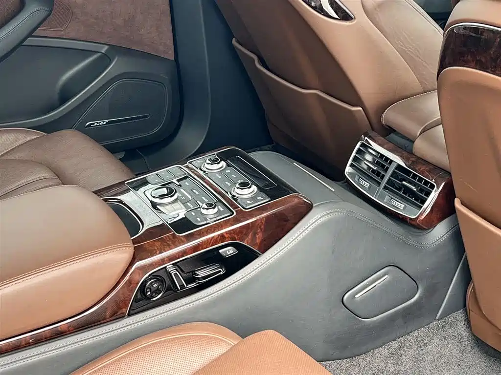 Audi A8 2014 — фото 13