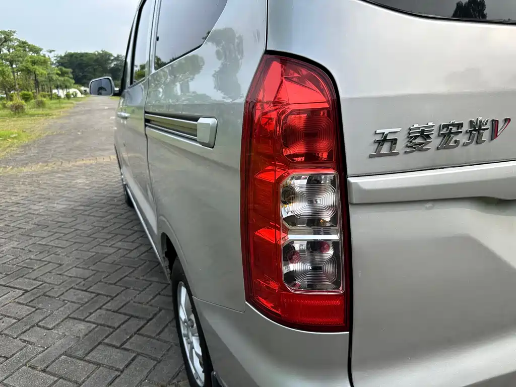 Wuling Hongguang V 2019 — фото 11
