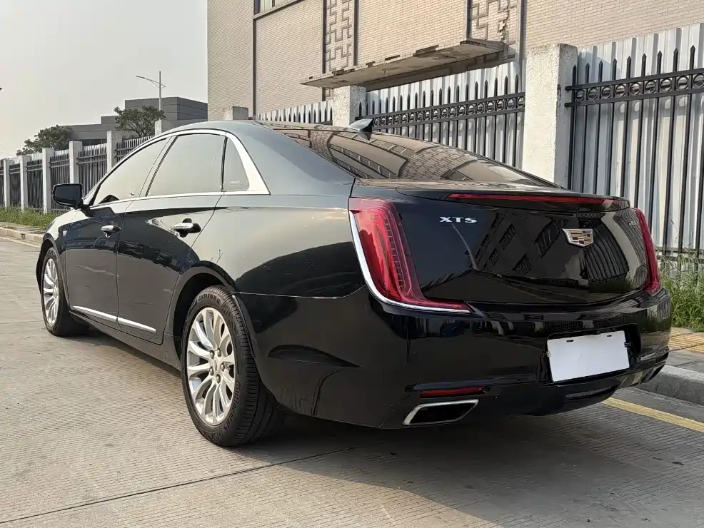 Cadillac XTS 2018 — фото 9