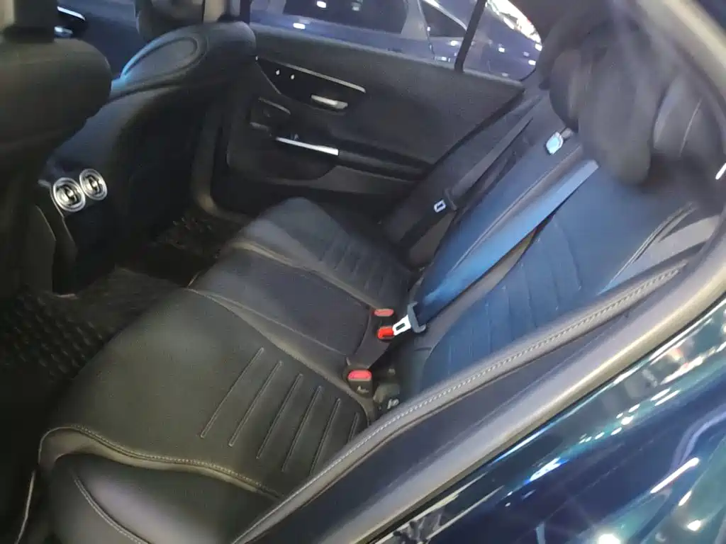 Mercedes-Benz C-Class 2025 — фото 17