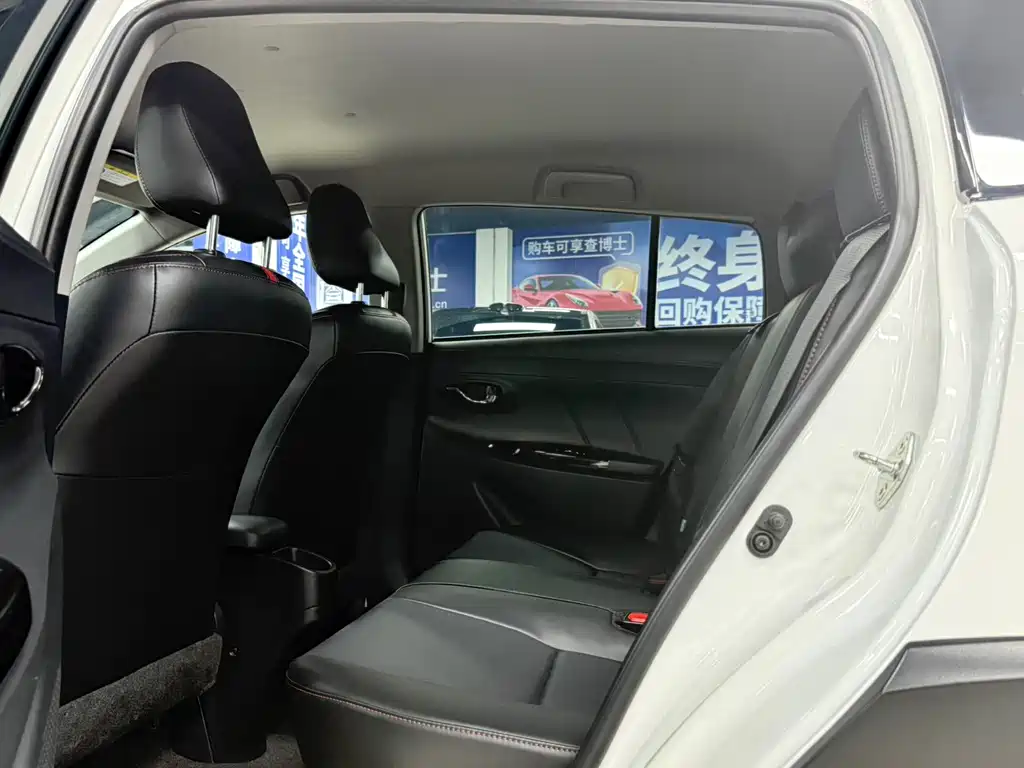 Toyota Yaris L 2022 — фото 18