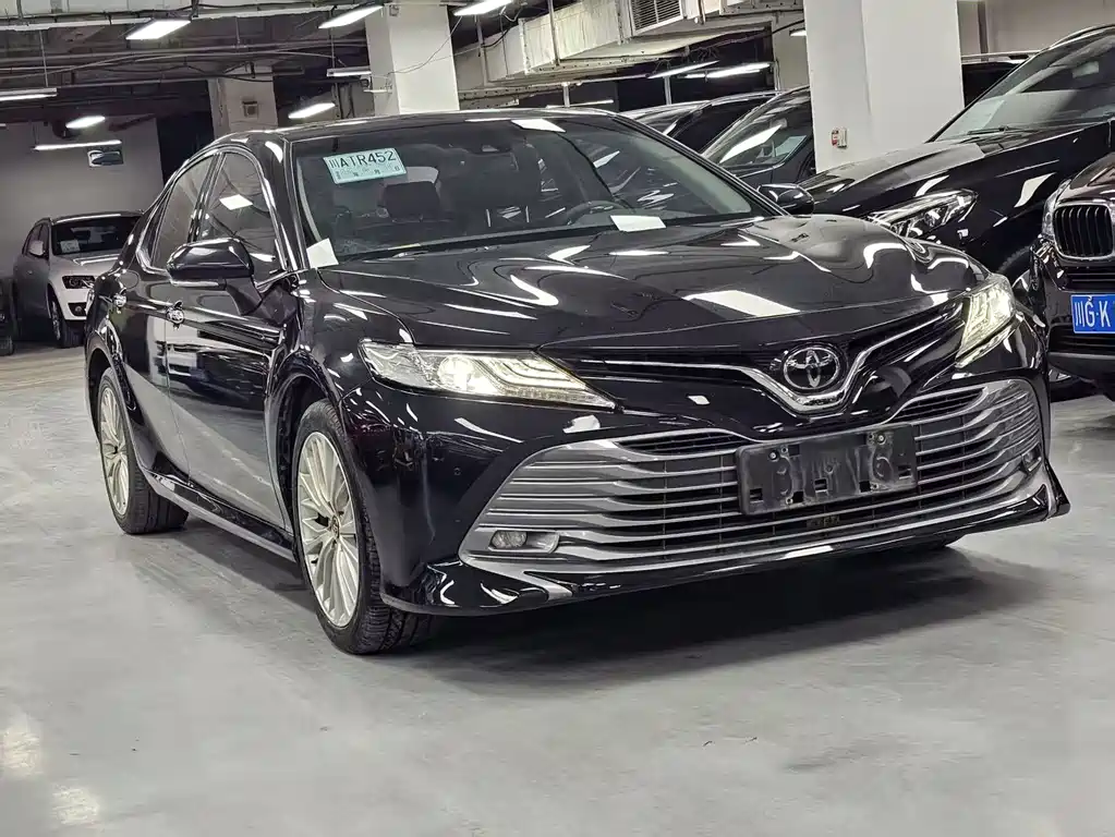 Toyota Camry 2019 — фото 3