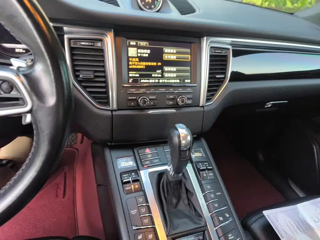 Porsche Macan 2015 — фото 10