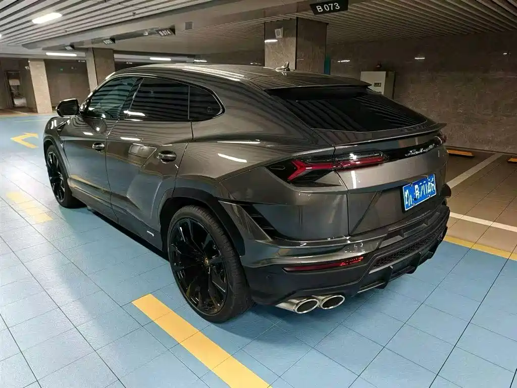 Lamborghini Urus 2024