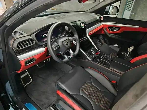 Lamborghini Urus 2024