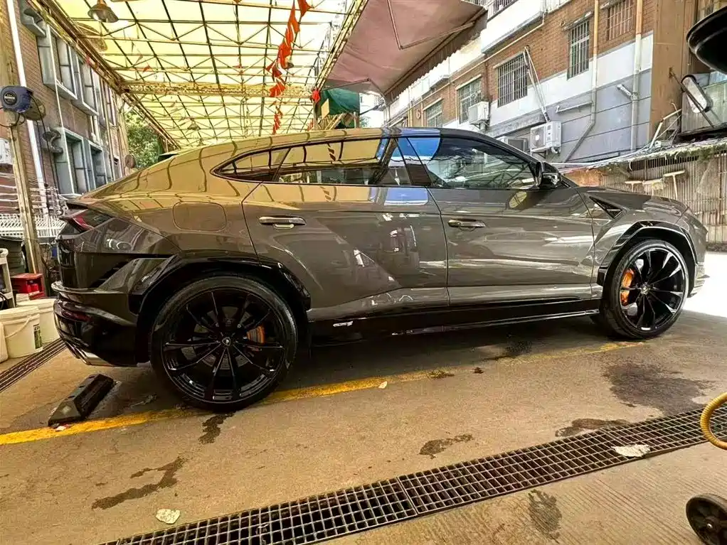 Lamborghini Urus 2024