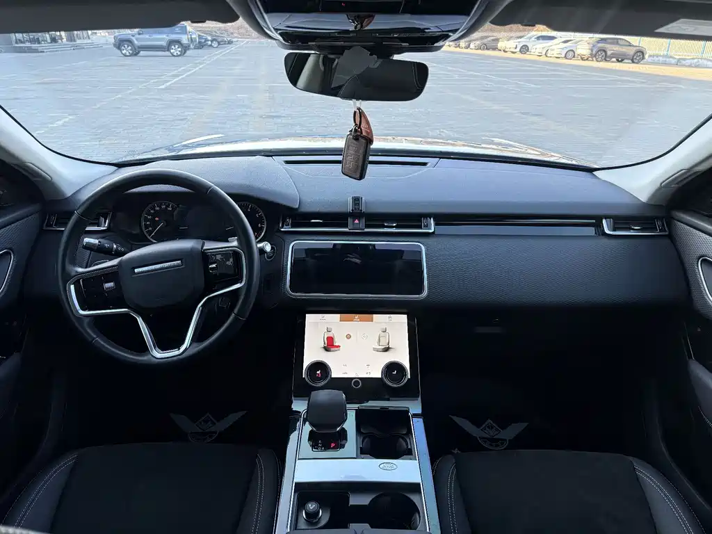 Land Rover Velar 2023 — фото 10