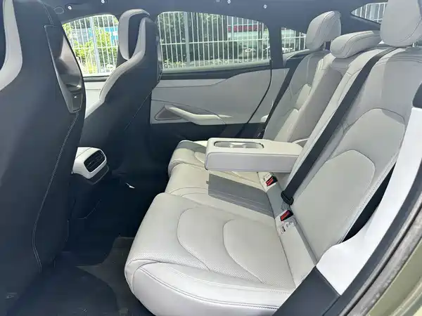 Xiaomi SU7 2025