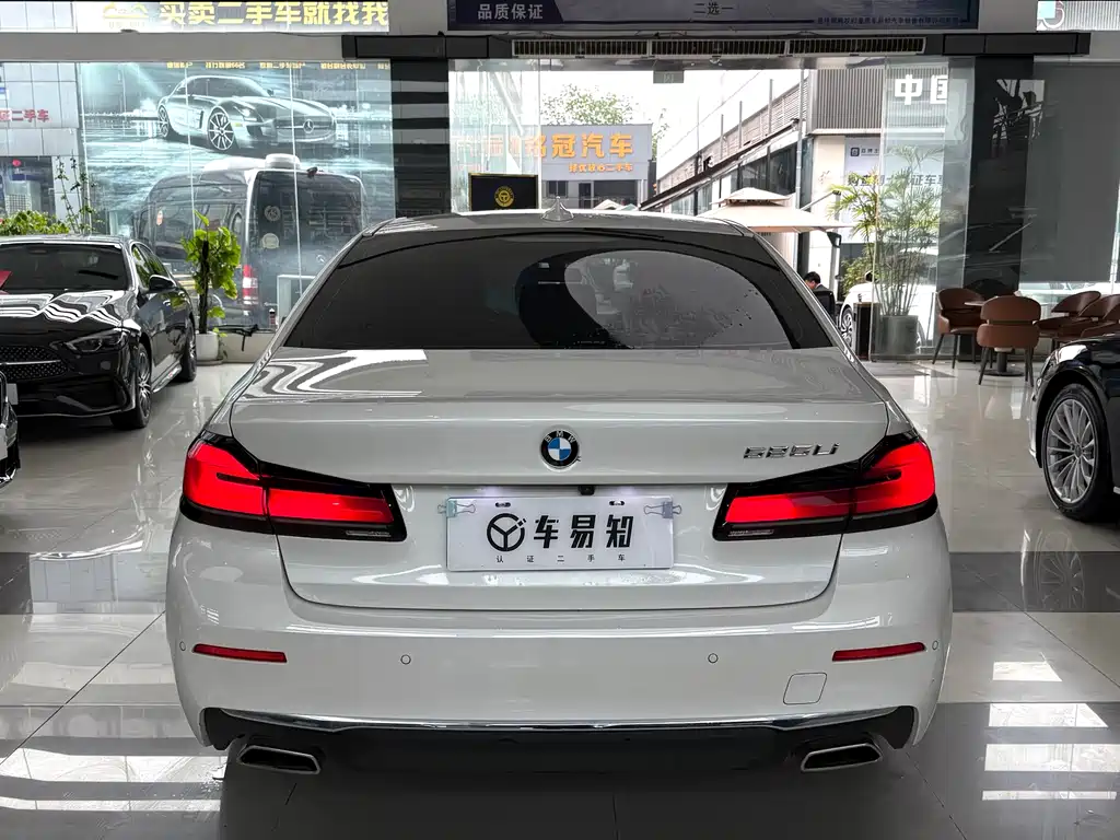 BMW 5 Series 2022 — фото 17
