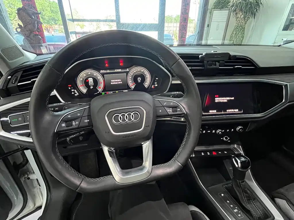 Audi Q3 2023 — фото 11