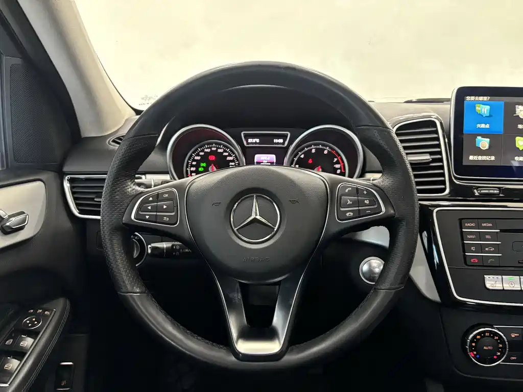Mercedes-Benz GLE 2016 — фото 15