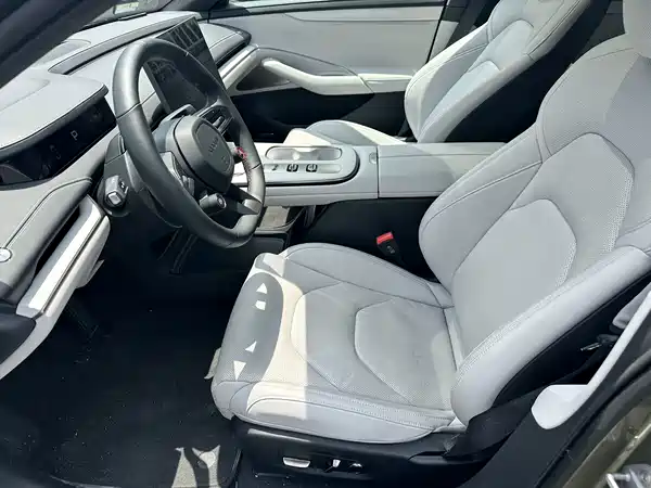 Xiaomi SU7 2025