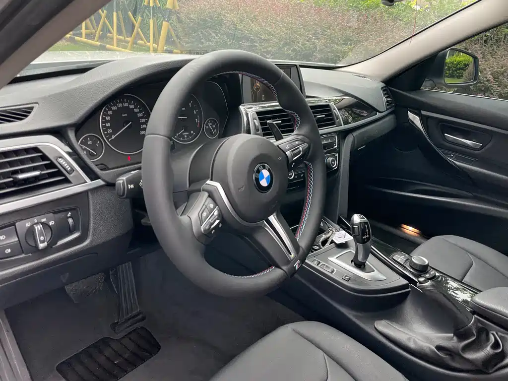 BMW 3 Series 2017 — фото 11