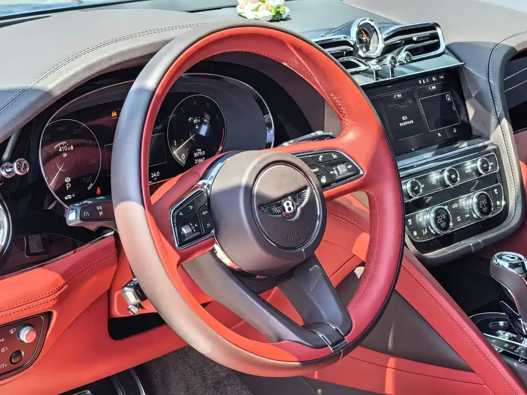 Bentley Bentayga 2022 — фото 12
