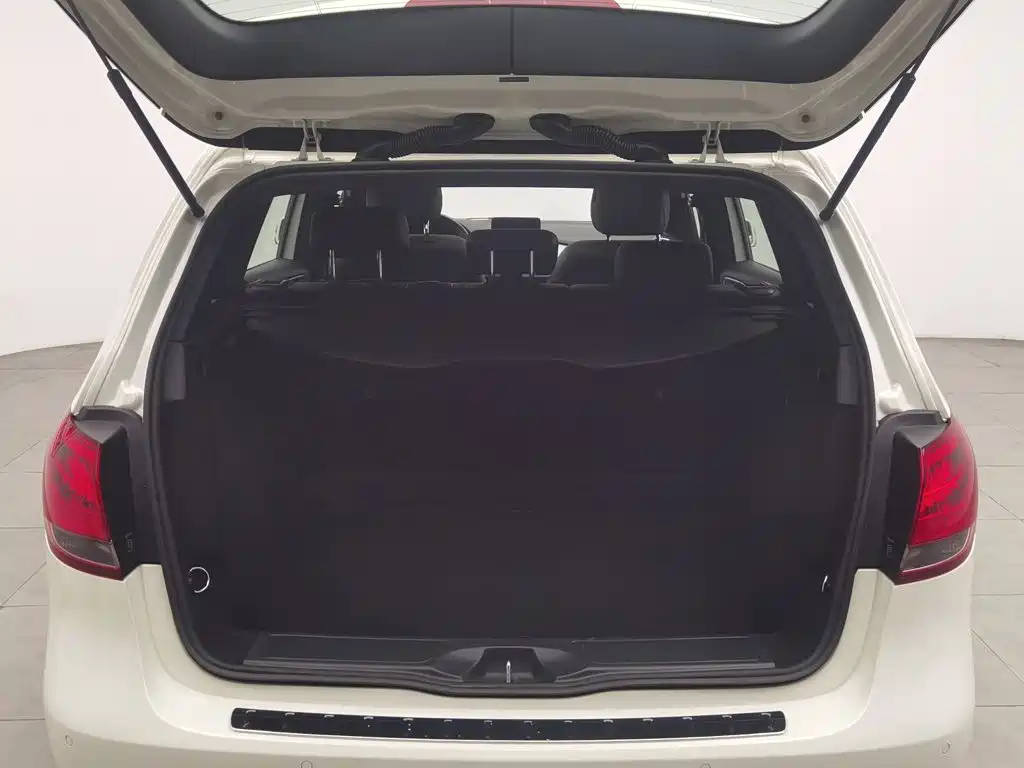 Mercedes-Benz B-Class 2018 — фото 16