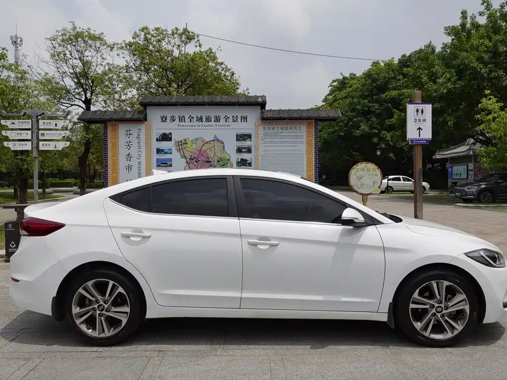 Hyundai Elantra 2017 — фото 8