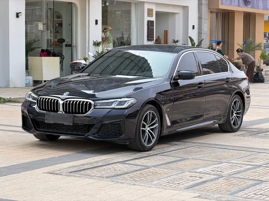 BMW 5 Series 2021 — фото 1