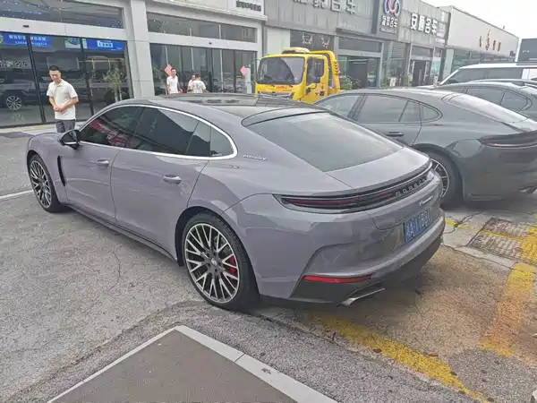 Porsche Panamera 2025