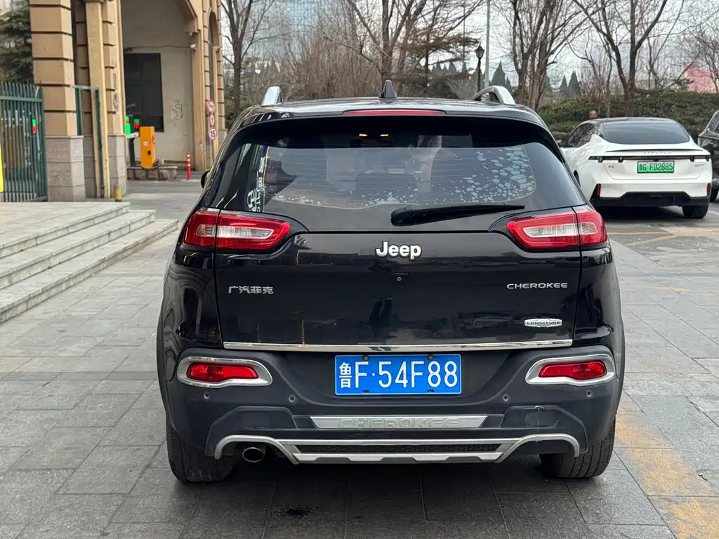 Jeep Cherokee 2016 — фото 9