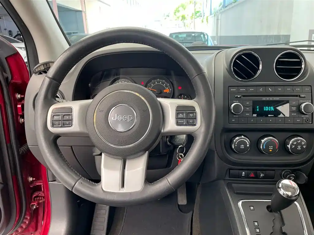 Jeep Compass 2014 — фото 12