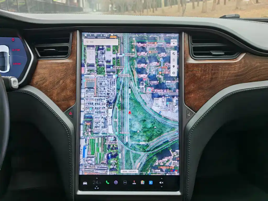 Tesla Model S 2019 — фото 10