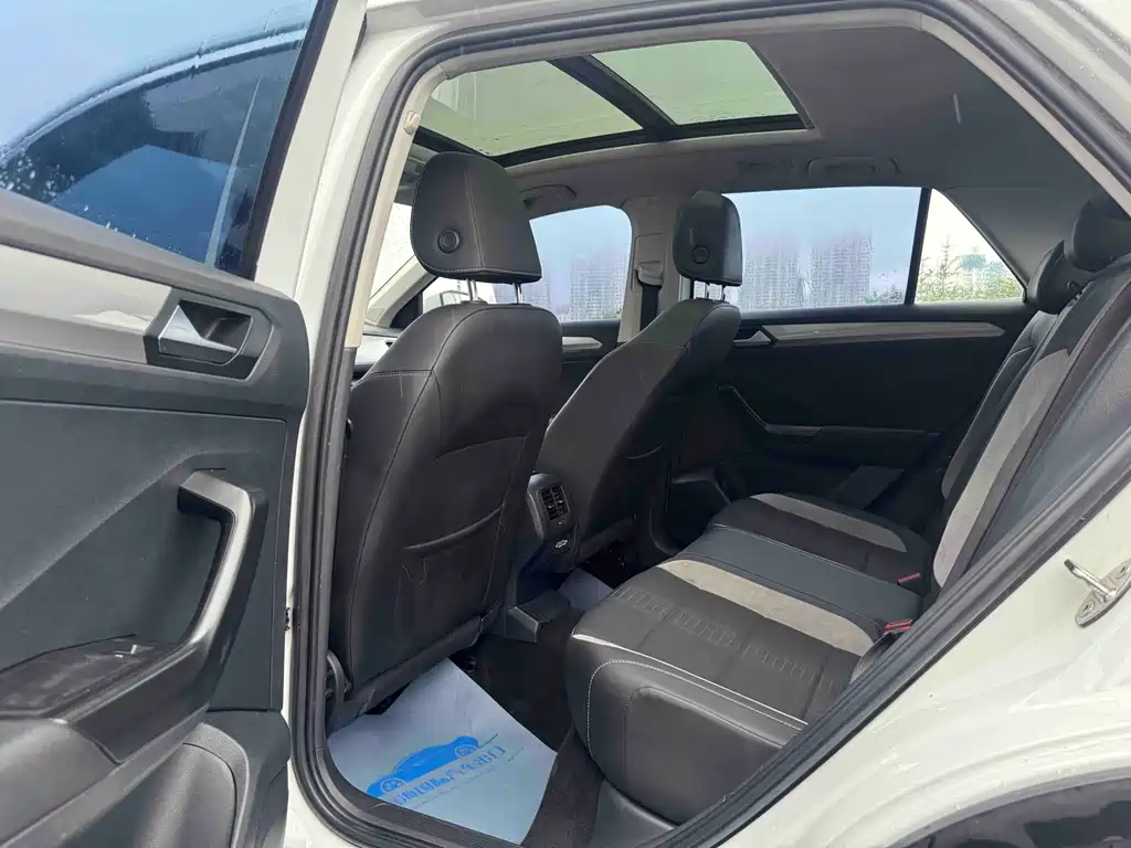 Volkswagen T-Roc 2022 — фото 8