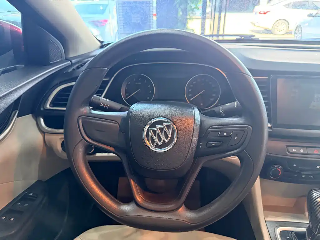 Buick Excelle 2017 — фото 12