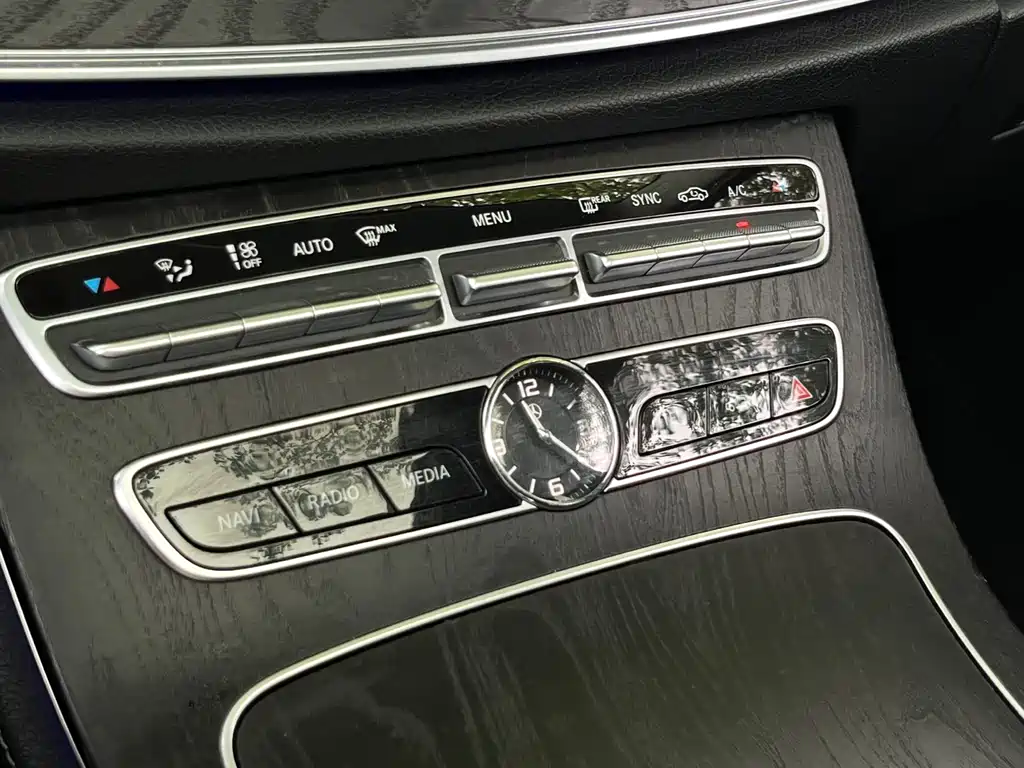 Mercedes-Benz E-Class 2018 — фото 14