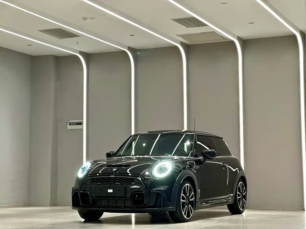 MINI MINI 2023