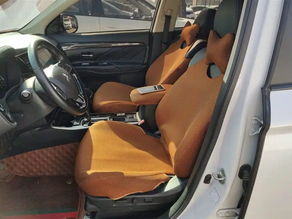 Mitsubishi Outlander 2020 — фото 11