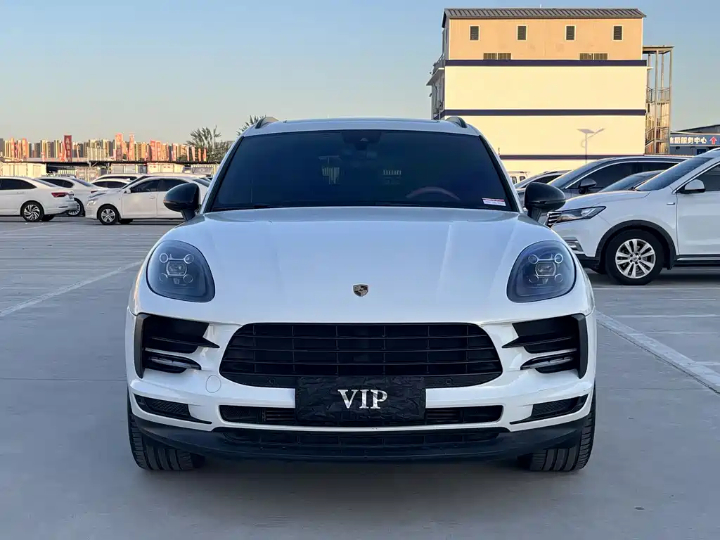 Porsche Macan 2019 — фото 1