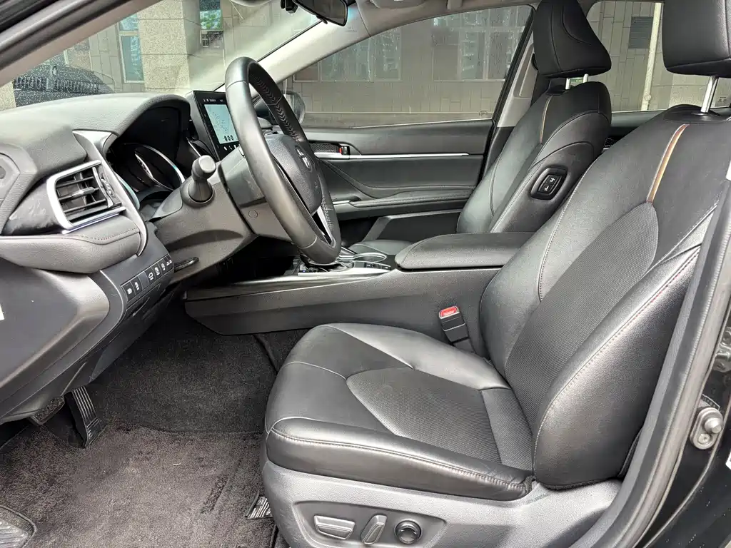 Toyota Camry 2023 — фото 10