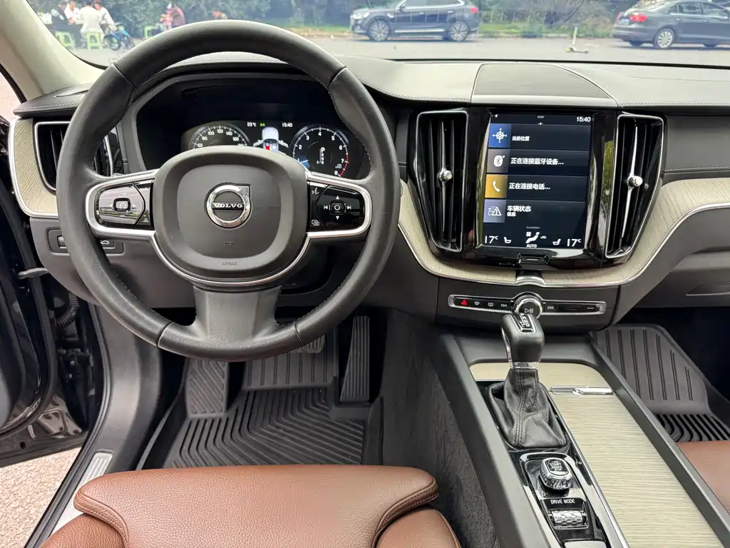 Volvo XC60 2018 — фото 11