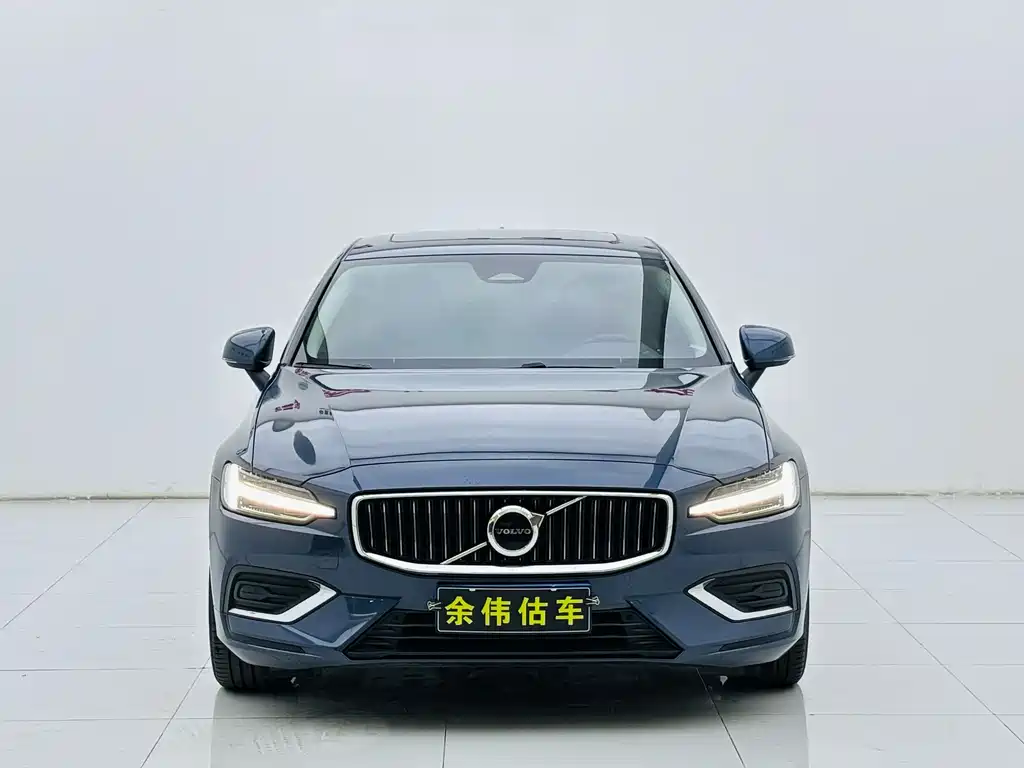 Volvo S60 2023 — фото 2