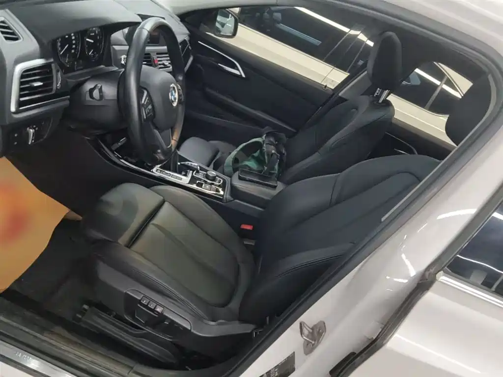 BMW 1 Series 2019 — фото 15