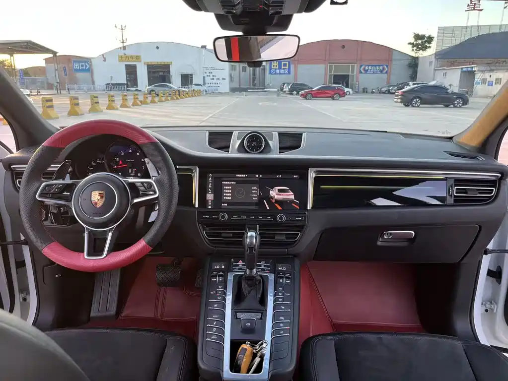 Porsche Macan 2019 — фото 11