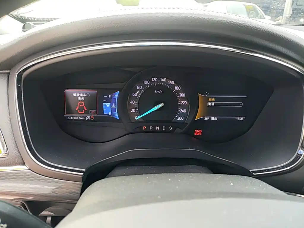 Ford Taurus 2018 — фото 12