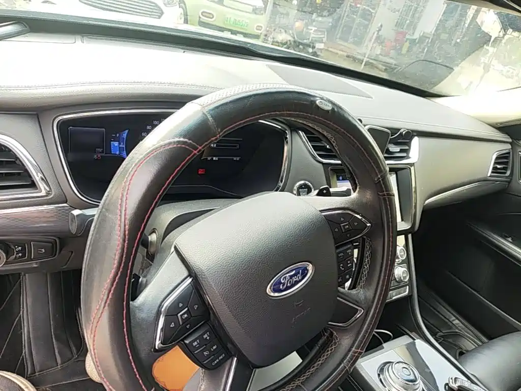 Ford Taurus 2018 — фото 10