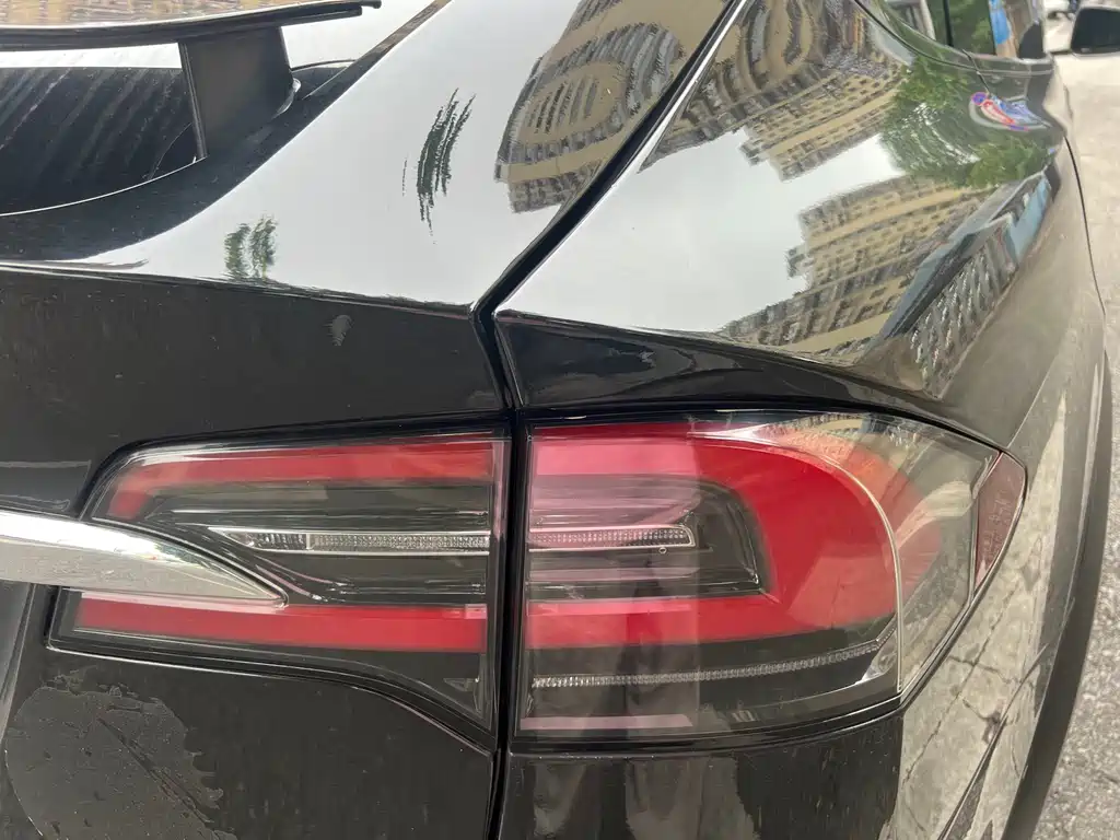 Tesla Model X 2018 — фото 29