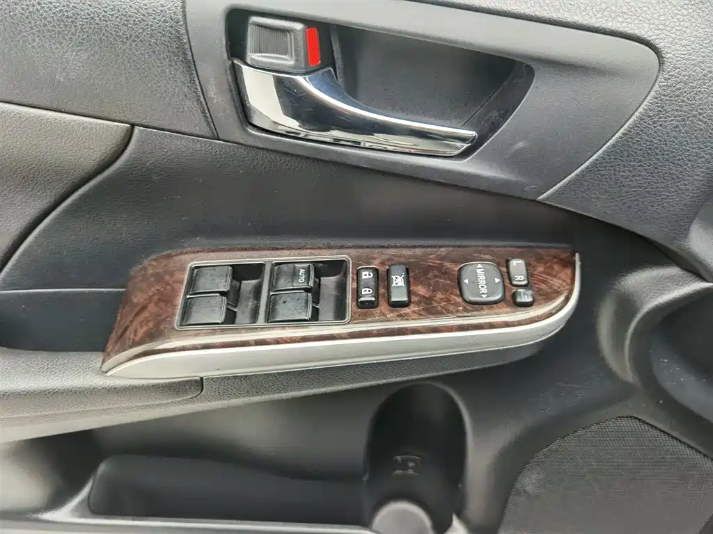 Toyota Camry 2016 — фото 9