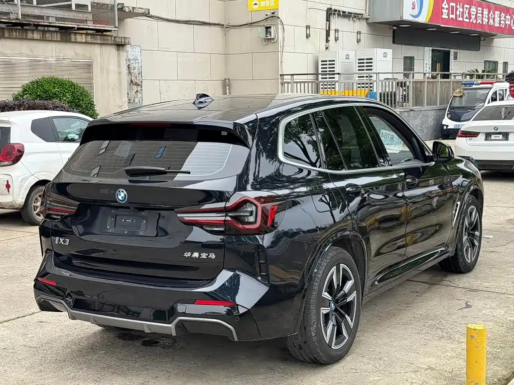 BMW iX3 2023 — фото 15