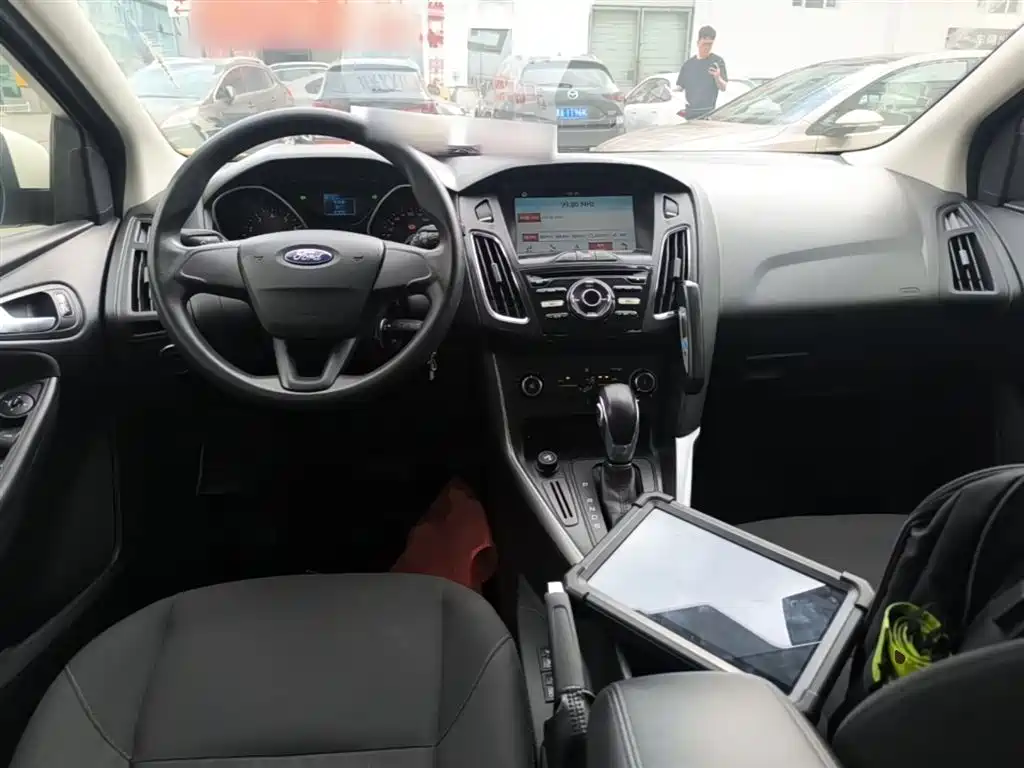 Ford Focus 2016 — фото 10