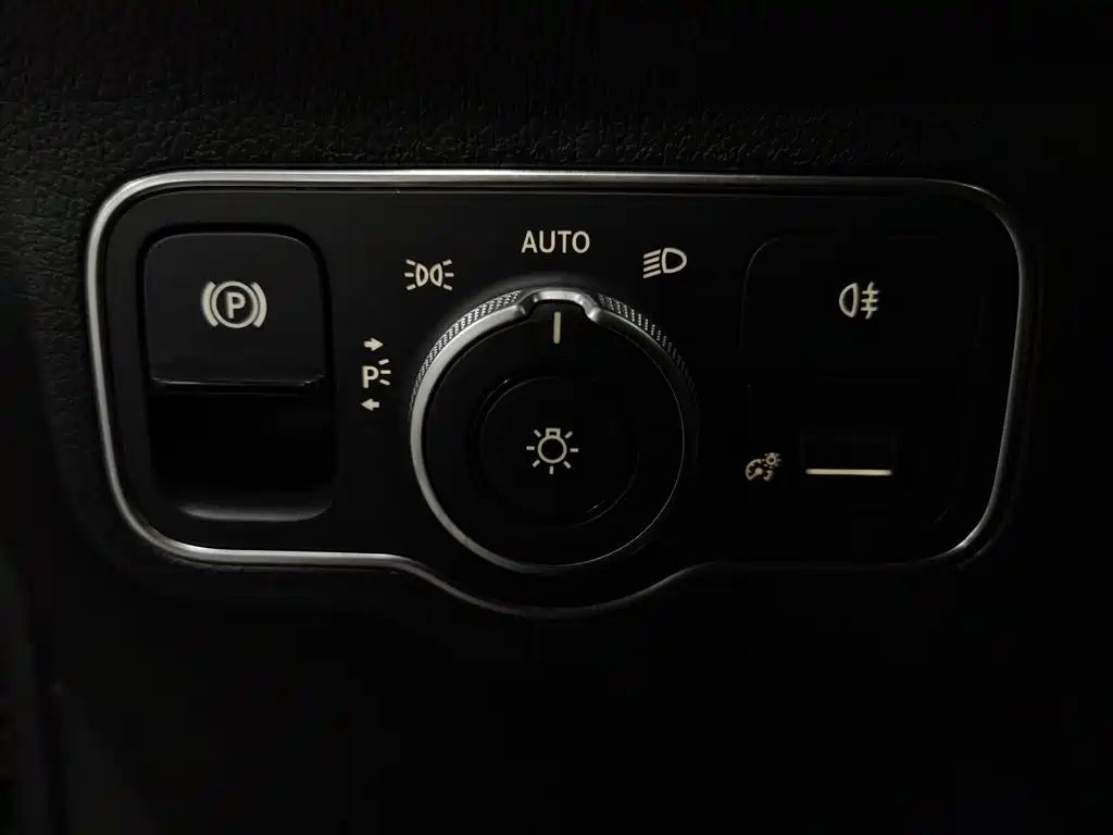 Mercedes-Benz GLB 2023 — фото 21