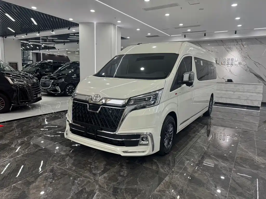 Toyota Hiace — фото 2